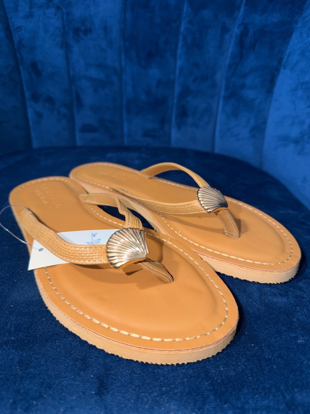 Calypso Camel Women's Shell-Accent Thong Sandals Size 9 NWT